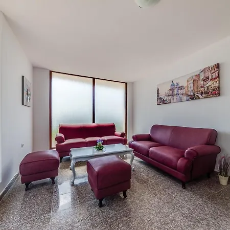 Apartcomplex Golden Bay Lägenhetshotell *