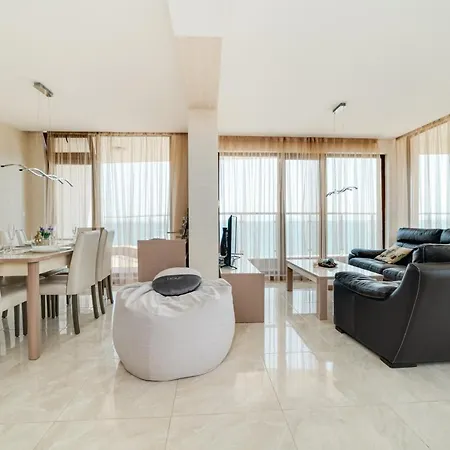 Apartcomplex Golden Bay *