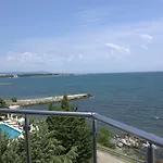 Apartcomplex Golden Bay Апартхотел *