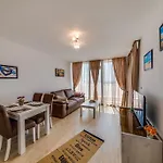 Apartcomplex Golden Bay Апартхотел *
