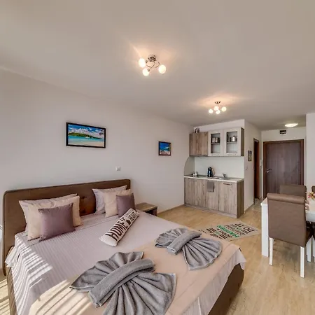Apartcomplex Golden Bay * Rawda