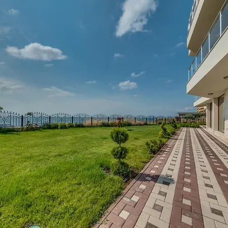 Apartcomplex Golden Bay Равда