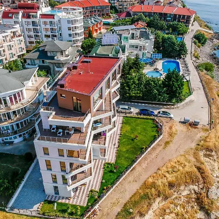 Apartcomplex Golden Bay *