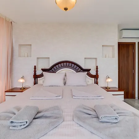 Apartcomplex Golden Bay Rawda