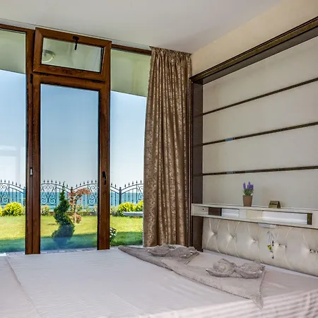 Apartcomplex Golden Bay *