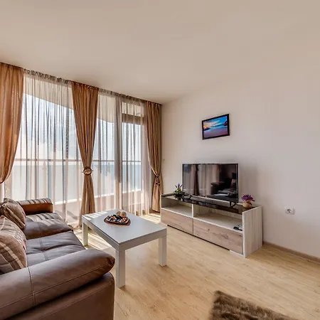 Apartcomplex Golden Bay Rawda