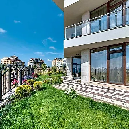 Apartcomplex Golden Bay * Rawda