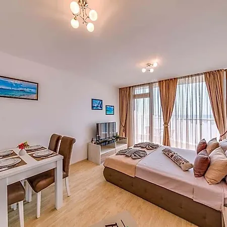Apartcomplex Golden Bay * Rawda