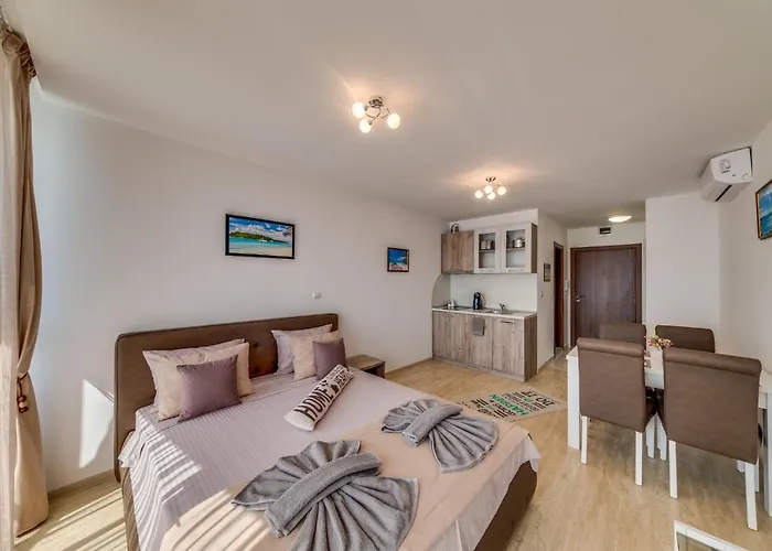 Apartcomplex Golden Bay * Rawda