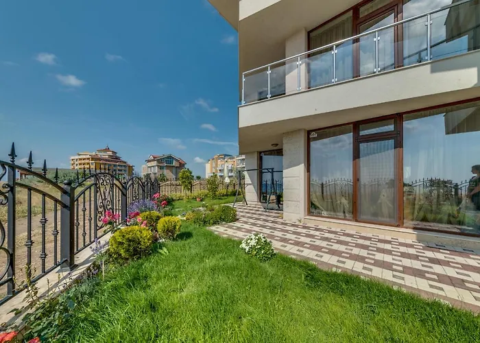 Apartcomplex Golden Bay *