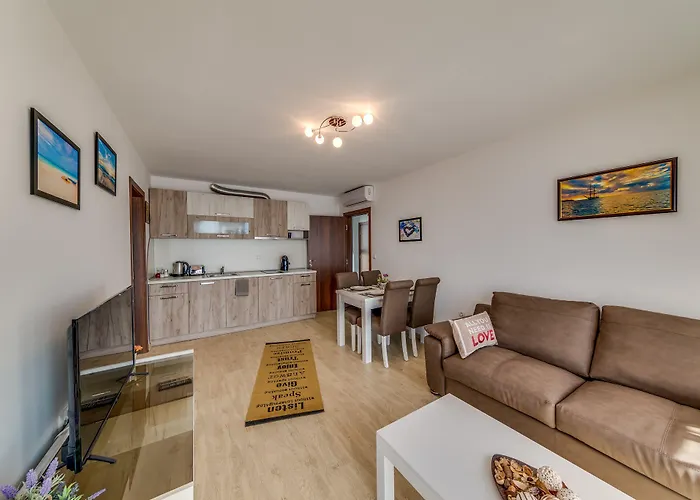 Apartcomplex Golden Bay *